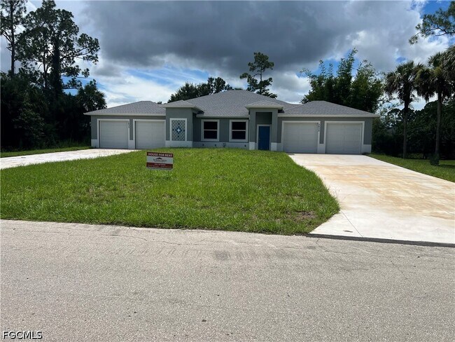 Foto del edificio - 3833-3835 Kitty Hawk Dr