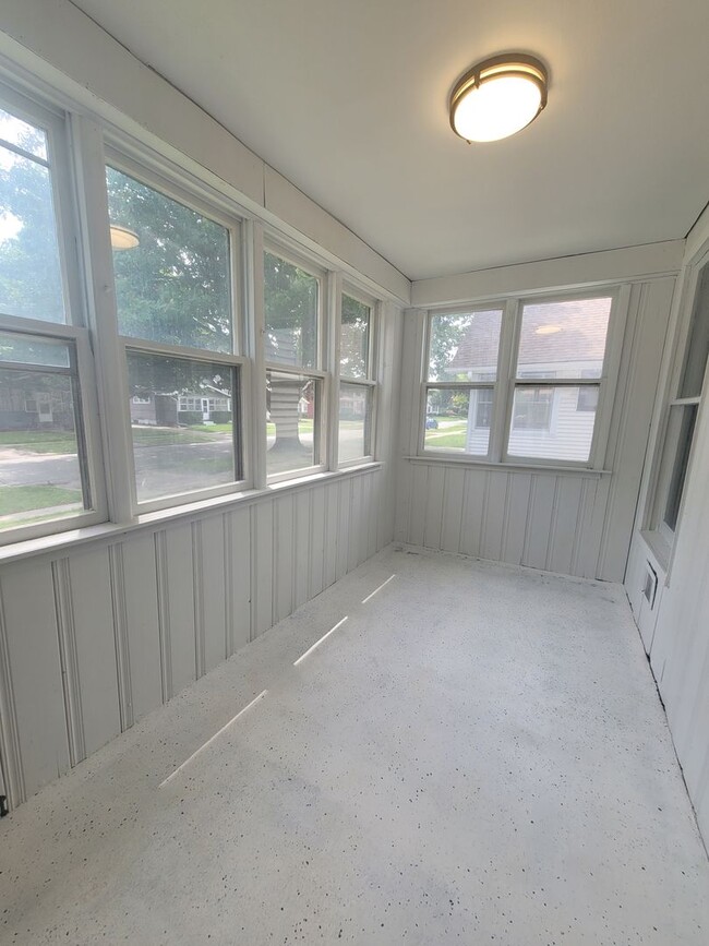 Building Photo - Newly Updated 3 Bedroom House!