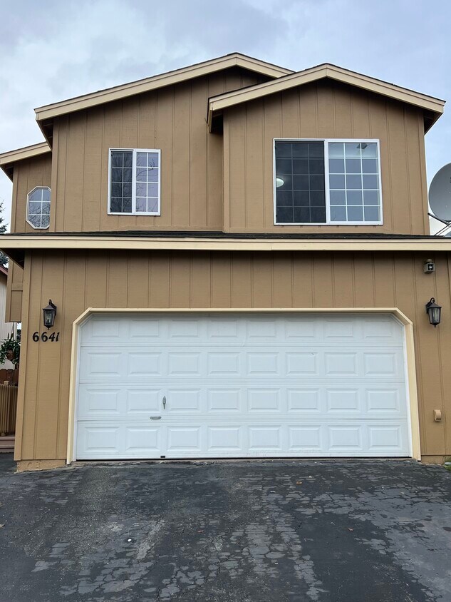 Photo - 6641 Desiree Loop (Anchorage, AK)