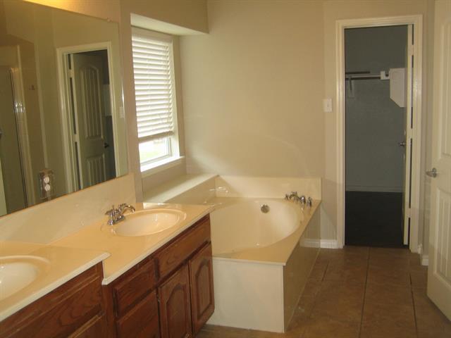 Foto del edificio - 5916 Silver Buckle Dr