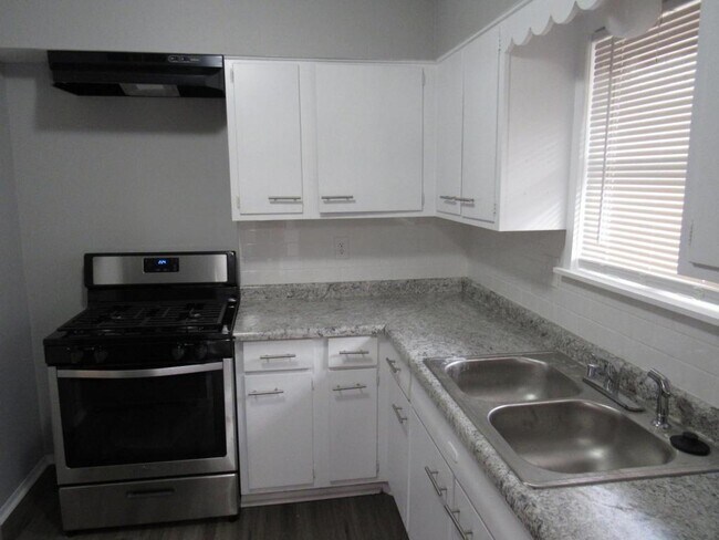 Building Photo - 2429 NE 38th Street