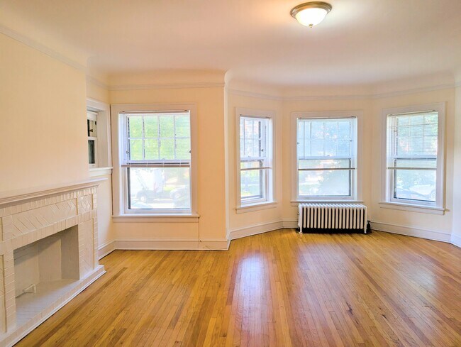 Foto del edificio - 725 Hinman Ave