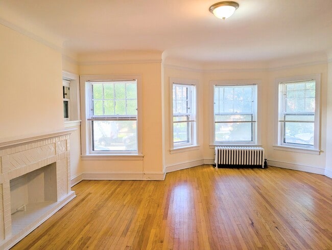 Building Photo - 725 Hinman Ave