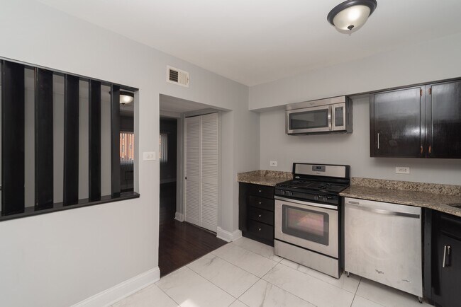 Foto del edificio - 6947 S Jeffery Blvd