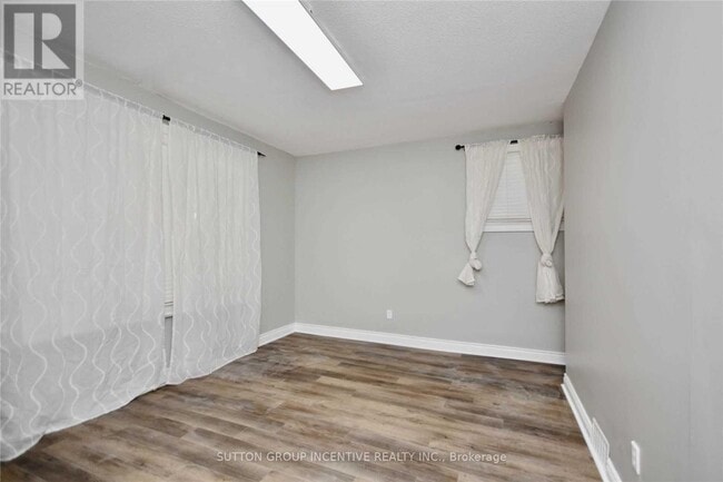 Building Photo - 322 Codrington St