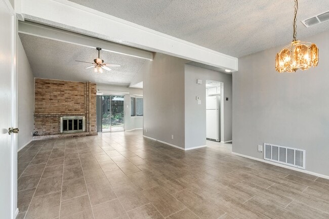 Building Photo - 3-BEDROOM SINGLE STORY HOME IN WILDWOOD