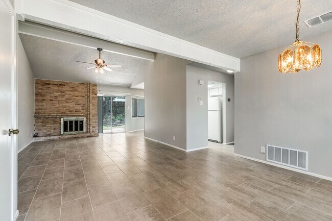 Foto del edificio - 3-BEDROOM SINGLE STORY HOME IN WILDWOOD