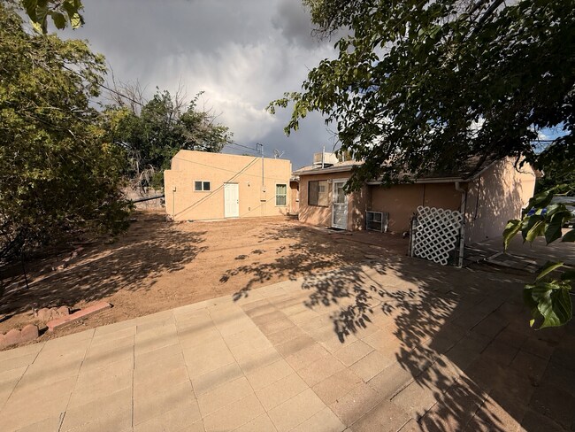 Foto del edificio - Charming 4 bedroom, near NMSU