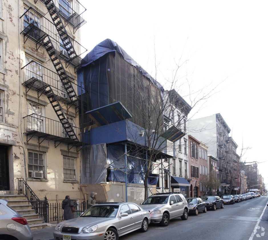 Primary Photo - 224 W Tenth St
