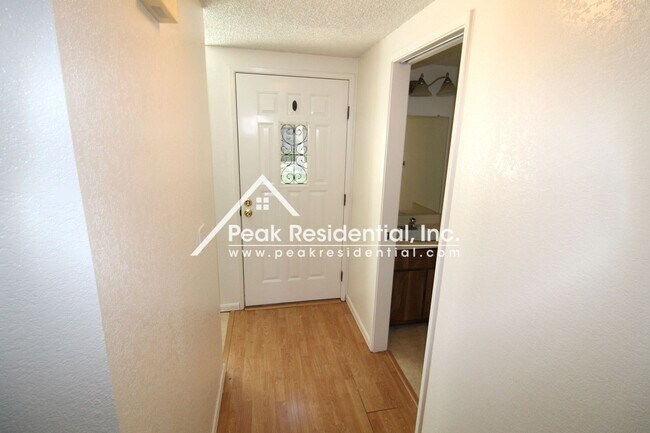 Foto del edificio - 2 br, 1.5 bath House - 4322 Greenholme Dr #32