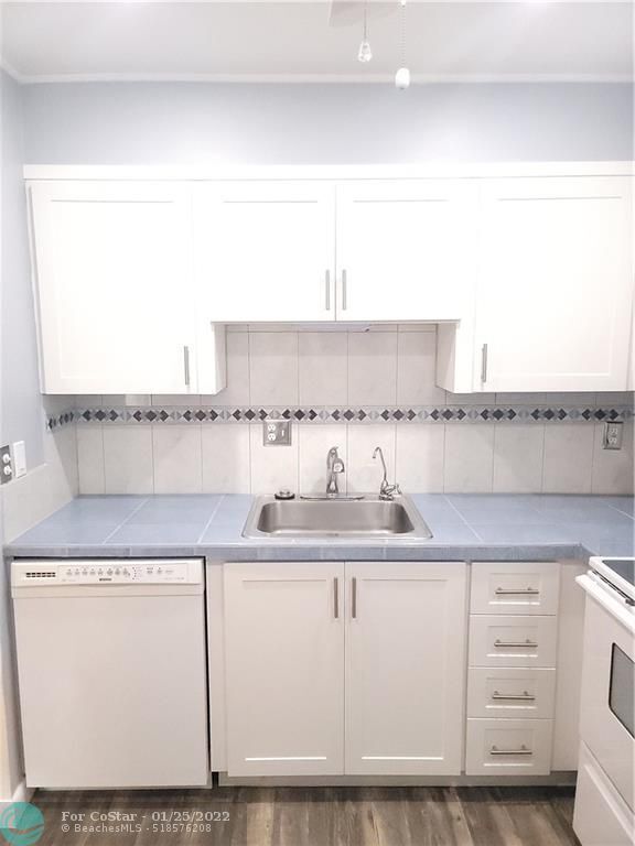 Building Photo - 2831 Somerset Dr