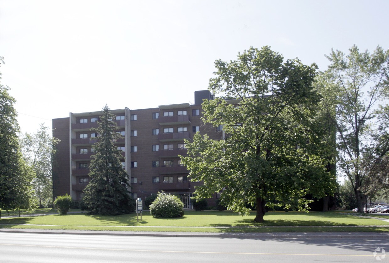 Building Photo - 1780 Bloor St E