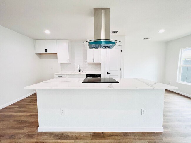 Foto del edificio - 8433-8435 Dixon Ridge Dr