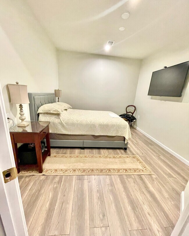 Foto del edificio - 7509 New Caledonia Ct