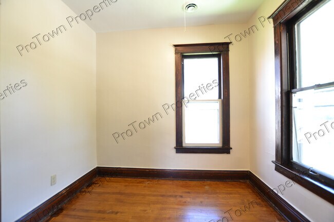 Foto del edificio - 835 N Broadway St