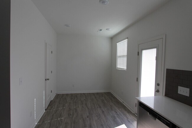 Foto del edificio - 3 Bedroom Townhome Minutes from Downtown O...