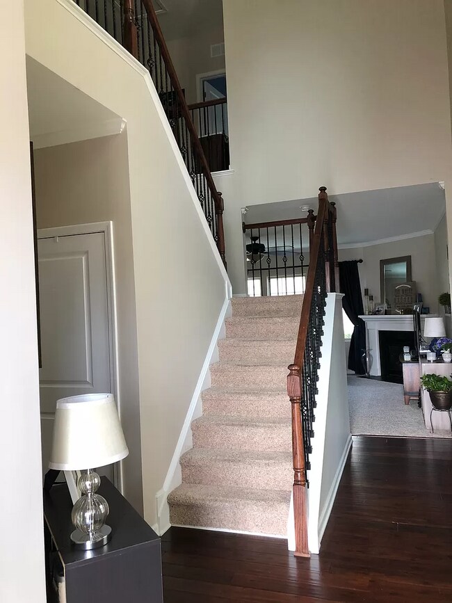 Foyer - 1030 Spacious Skies Ln