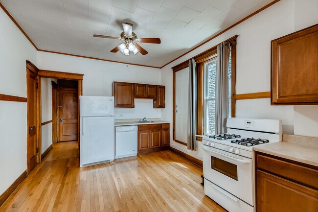 Foto del edificio - 851 N Western Ave