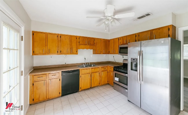 Building Photo - 1913 Lee St