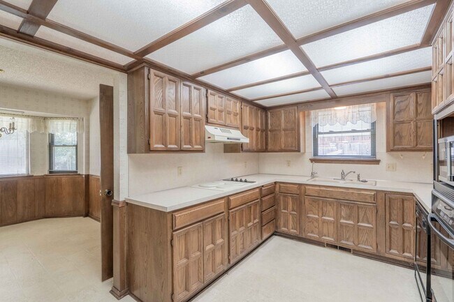 Foto del edificio - 4 Bedroom Home Available For Immediate Mov...