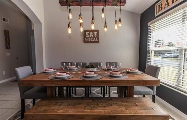 Foto del edificio - 251 Hypolita Ave