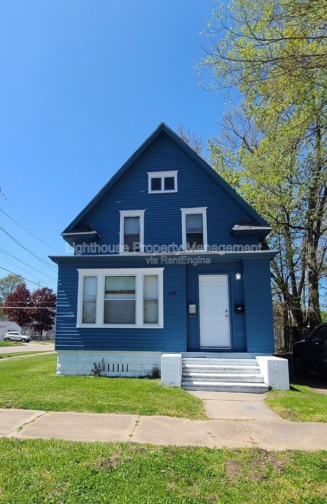 Building Photo - 618 Superior St