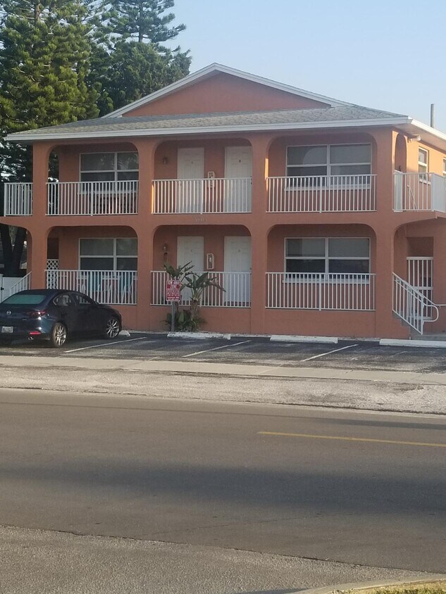 Front of Bldg - 5605 Shore Blvd S