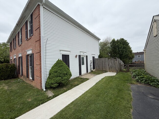 Foto del edificio - 5805 Farmgate Ct