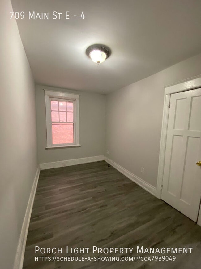 Photo du bâtiment - Spacious Two Bedroom Huge Kitchen Private ...