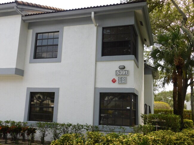 Building Photo - 5391 Verona Dr