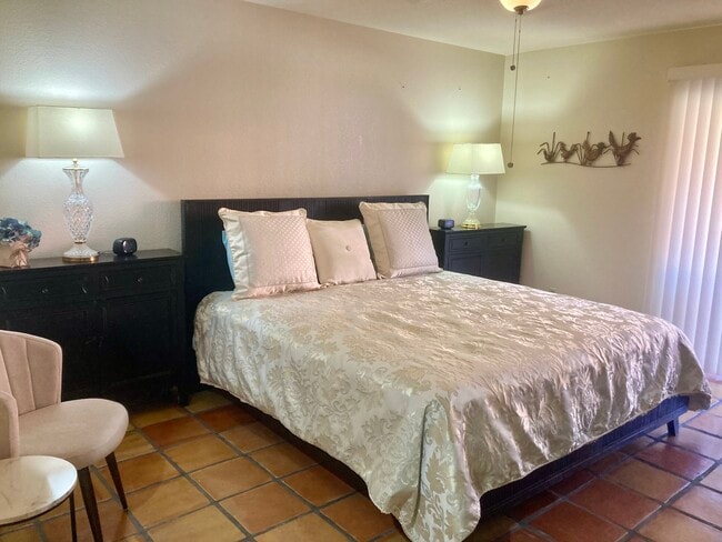 Foto del edificio - 4303 E Cactus Rd