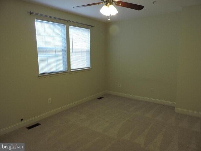 Foto del edificio - 717 Garden View Way