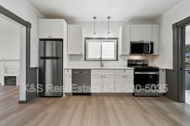 Building Photo - 2104 Straubs Ln
