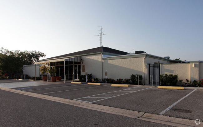 Foto del edificio - Saralake Estates