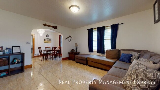 Foto del edificio - 3 Bed 1 Bath Home near Downtown Sioux Falls!