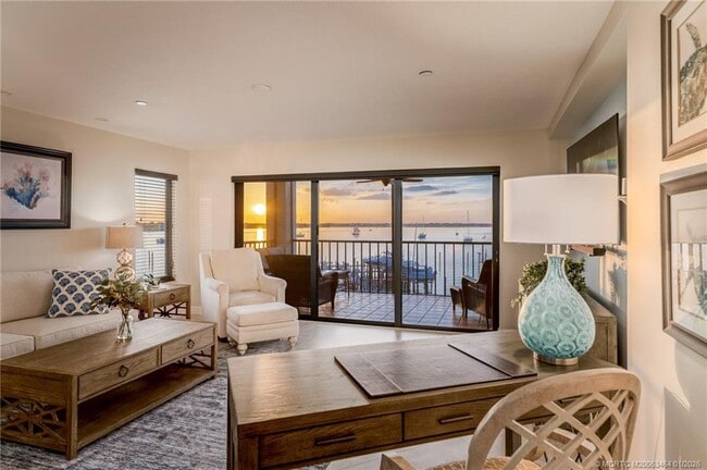 Building Photo - 415 NW North River Dr