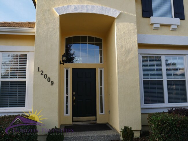 Building Photo - Modern 3 Bed 3 Bath 2,286 sqft. Gold River...