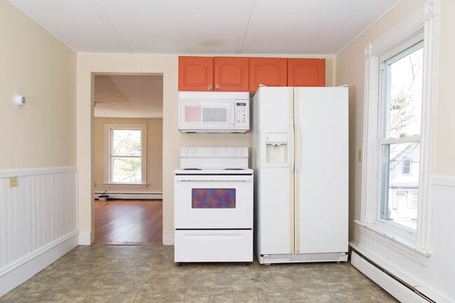 Building Photo - 56 Drew St