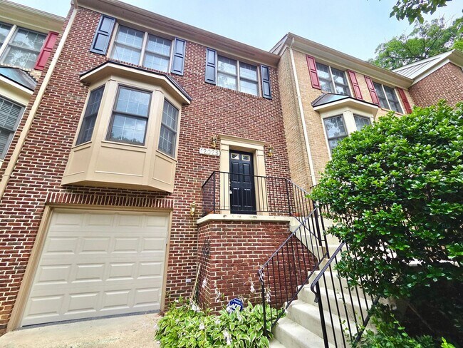 Foto del edificio - Charming 3 BR/2.5 BA Townhome in Silver Sp...