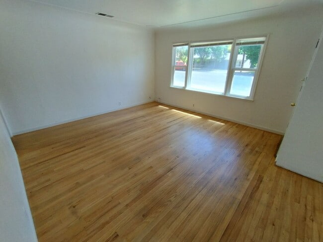 Building Photo - 229 El Vista Ave