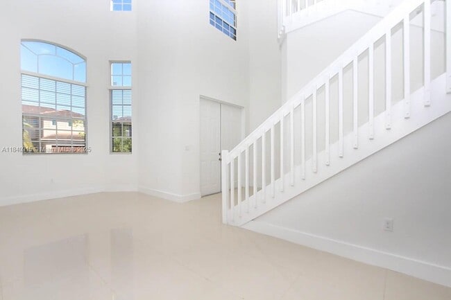 Building Photo - 15502 SW 10th Ln