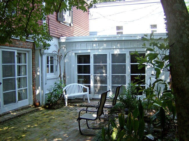 Building Photo - 6231 Marquette Pl