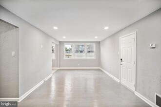 Building Photo - 2137 Bryn Mawr Ave