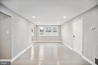 Building Photo - 2137 Bryn Mawr Ave