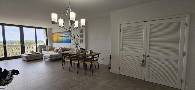 Foto del edificio - 90 Edgewater Dr