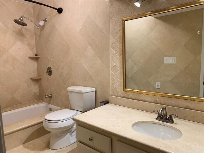 Foto del edificio - 2230 S Piney Point Rd