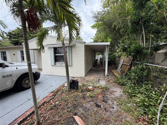 Foto del edificio - 596 NW 109th St