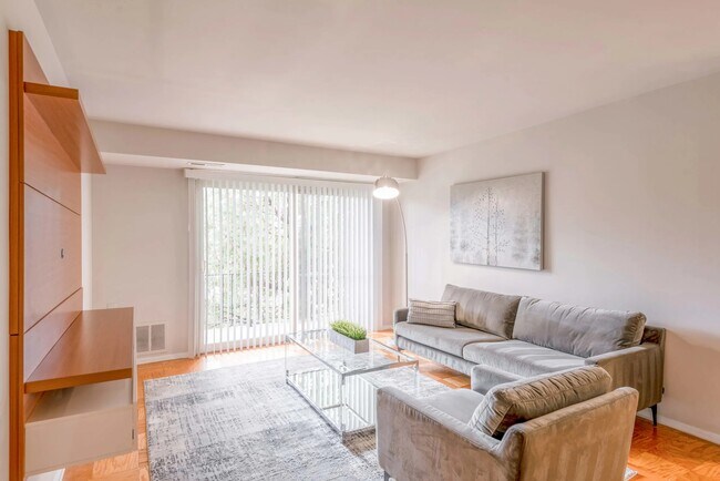 Foto del edificio - Milbrook Park Apartments