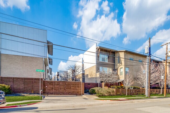 Foto del edificio - 2433 Thatcher Dr