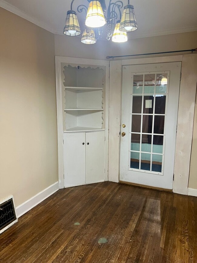 Building Photo - Cute cape cod 3 bedroom/2 bath, with garage